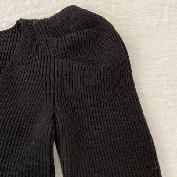 Express Rich Black Rib Knit V neck sweater with puffy pleated shoulder details - Picture 2 of 7